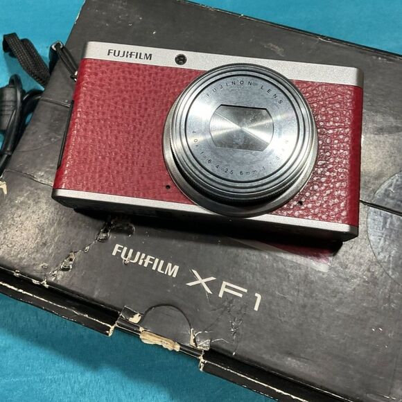 Fujifilm XF1 12.0MP Compact Digital Camera For Parts/Repair - Picture 1 of 10